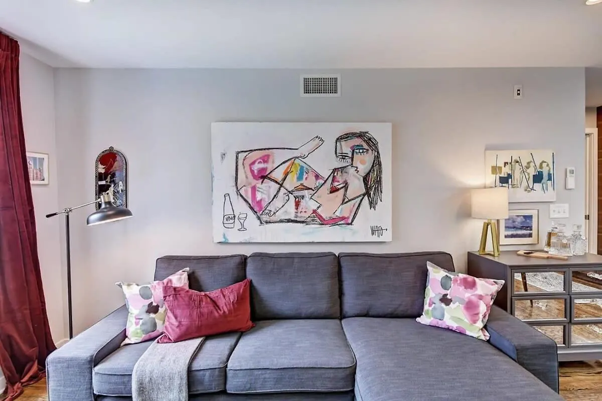 Relax And Recharge In Myers Park Villa Charlotte Holiday home