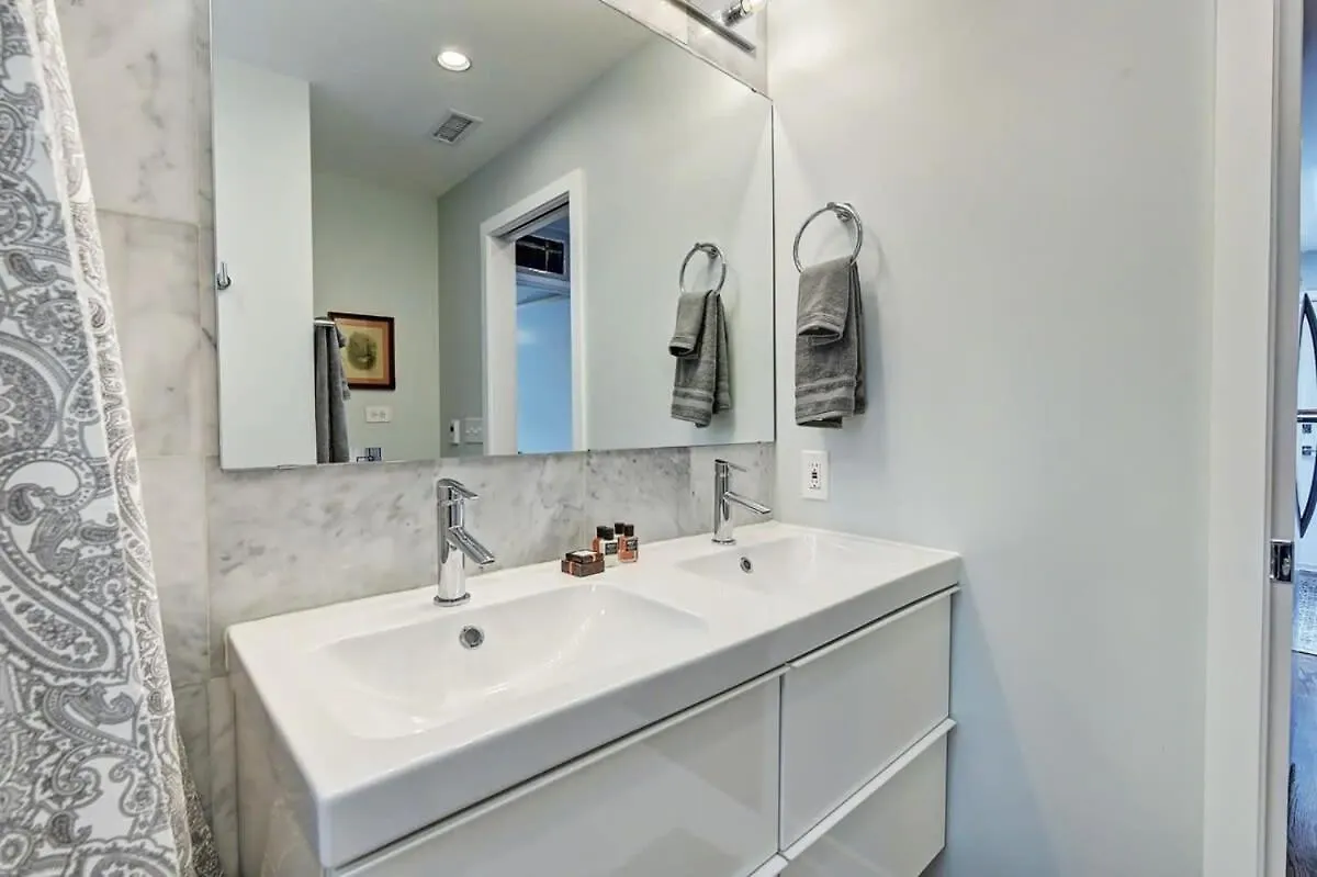 Relax And Recharge In Myers Park Villa Charlotte Holiday home