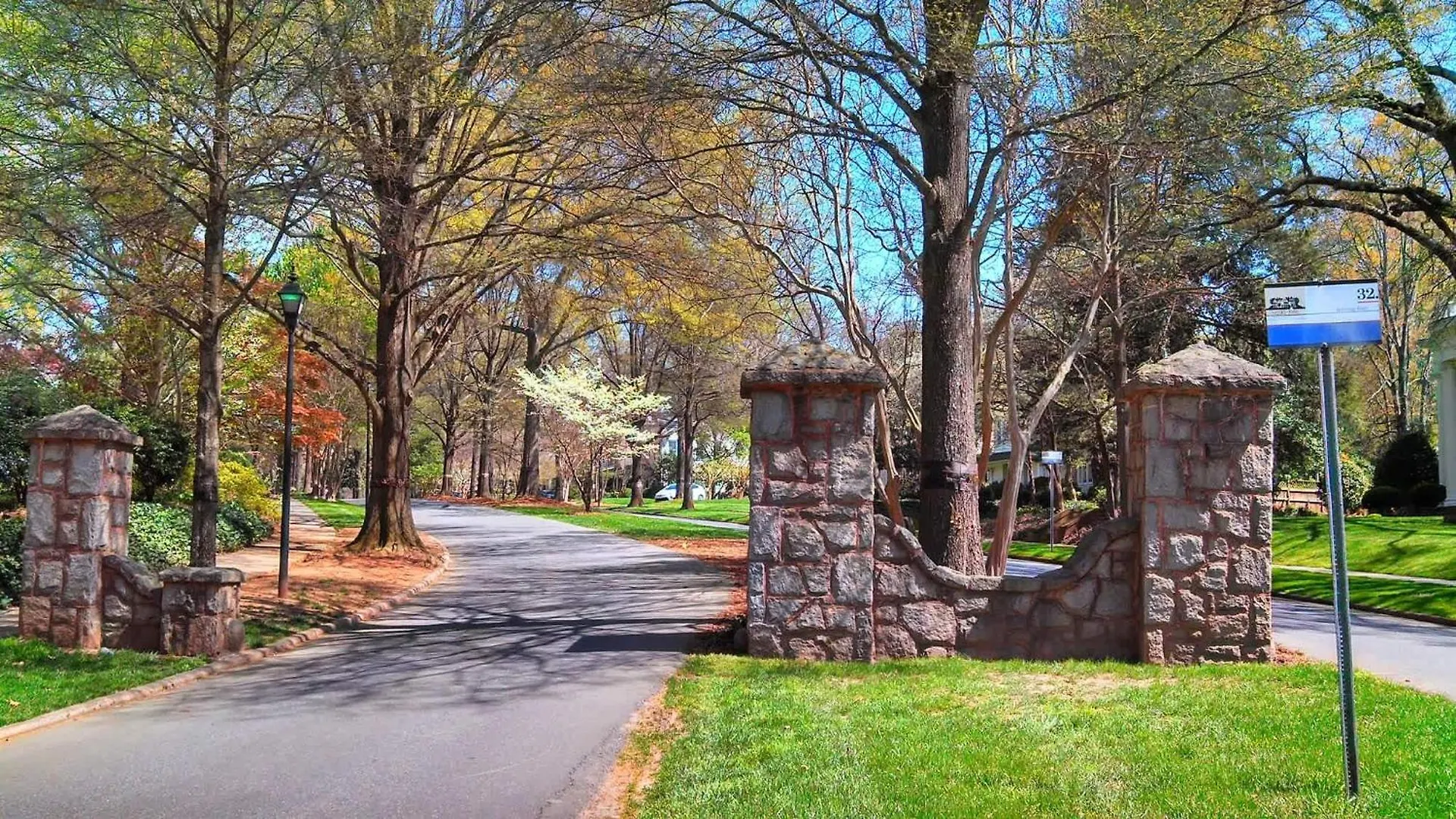 Relax And Recharge In Myers Park Villa Charlotte Holiday home